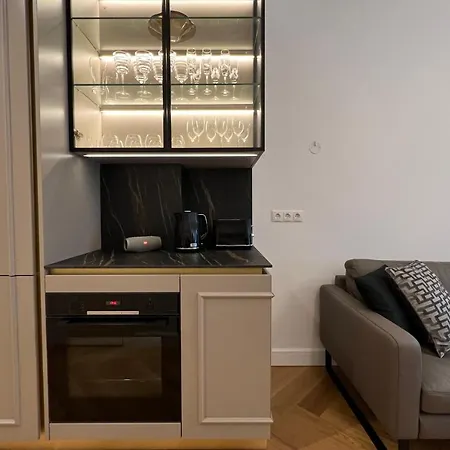 Ambassador Apartment *
